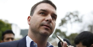 Flávio Bolsonaro critica Lula e defende endurecimento na segurança pública durante ato do PL