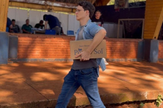 Vereador Franklin esteve na Reserva Indígena nessa quarta-feira entregando doação de água (Foto: Assessoria/CMD)