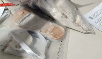 Mãe é flagrada com cocaína escondida em chinelos ao tentar levar droga para filho na PED