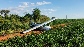 Avião com família faz pouso forçado em milharal após pane e mobiliza socorro na fronteira
