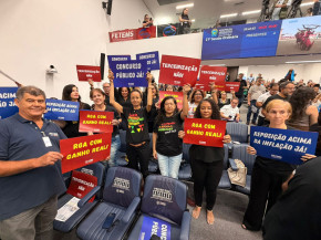 Servidores protestam contra reajuste abaixo da inflação e pressionam governo em MS