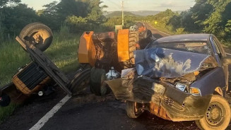 Veículos envolvidos no acidente. (Divulgação/PMMS)