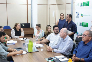Reunião para definir estratégias de vacinação ocorreu na SES. (Foto: Henrique Arakaki, Jornal Midiamax)