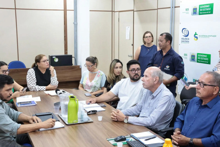 Reunião para definir estratégias de vacinação ocorreu na SES. (Foto: Henrique Arakaki, Jornal Midiamax)