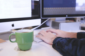 7 dicas essenciais para quem passa horas sentado trabalhando