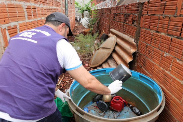 Instalação de armadilhas avança nos pontos críticos de Dourados e expectativa é conter a proliferação do mosquito. Foto: A. Frota