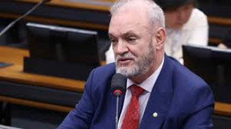 Deputado federal tem celular clonado e alerta para golpe com pedido de doação