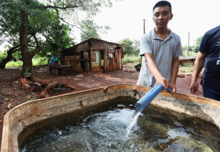 Indígenas sofrem com escassez de água em Dourados - Foto: Fotos: Saul Schramm