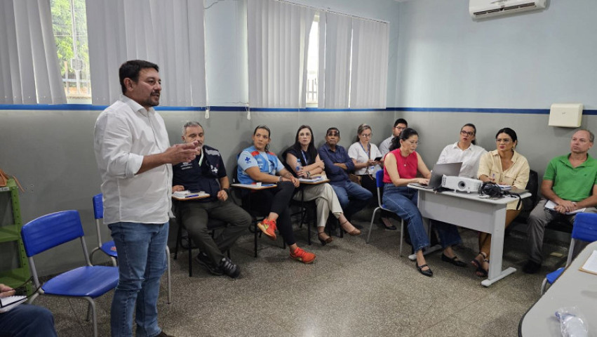Integrantes do Centro de Operações de Emergências em Saúde Pública realizam reuniões diárias para avaliar os trabalhos e definir ações de curto e médio prazos. Foto: A. Frota