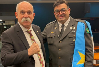 Vereador sargento Prates e deputado sargento fhur durante evento em Brasilia