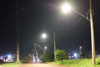 Trabalho de modernização da iluminação foi iniciado pela região do Harrison de Figueiredo e avança para outros pontos da cidade- Foto: A. Frota