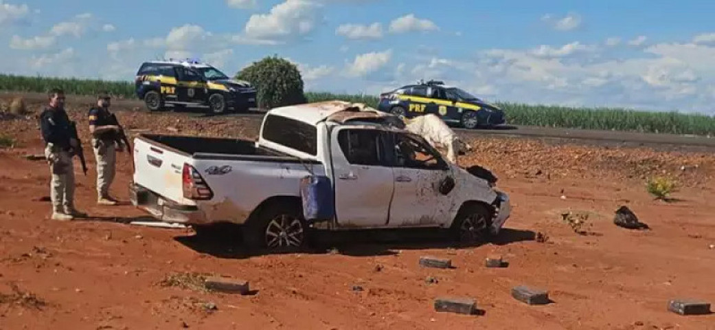 Caminhonete que trasnportava a droga capotou durante fuga em abril de 2025 (Foto: Divulgação | PF)