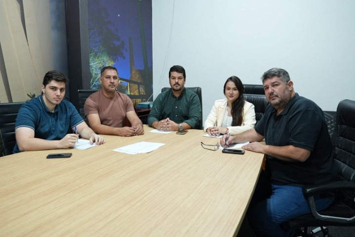 Comissão de Finanças durante análise das contas da Prefeitura de Dourados na última segunda-feira (13)
