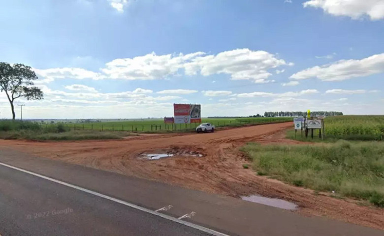 Entroncamento entre a BR-267 (pavimentada) e a MS-134 (não pavimentada) que será pavumentada parcialmente (Imagem: Reprodução/Google)