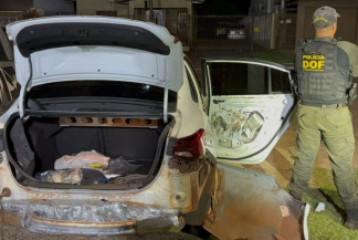 Pacotes fracionados eram transportados quase que como uma "armadura" do veículo GM Onix, revelando que os compartimentos ocultos nas portas e no para-choque traseiro, os populares mocós, seguem sendo utilizado como estratégia do crime organizado - Reprodução/DOF-MS