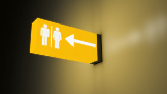 Lei que restringe uso de banheiro por mulheres trans é sancionada e gera reação em Campo Grande