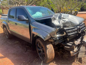 Carro teria batido no pálio onde estava a vítima (Foto: Divulgação_)