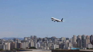 Avião decola do Aeroporto de Congonhas. (Foto: Rovena Rosa/Agência Brasil)