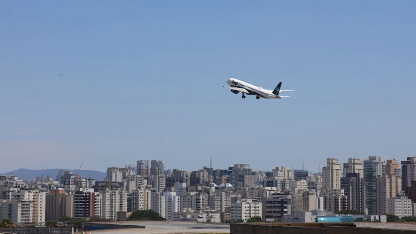 Avião decola do Aeroporto de Congonhas. (Foto: Rovena Rosa/Agência Brasil)