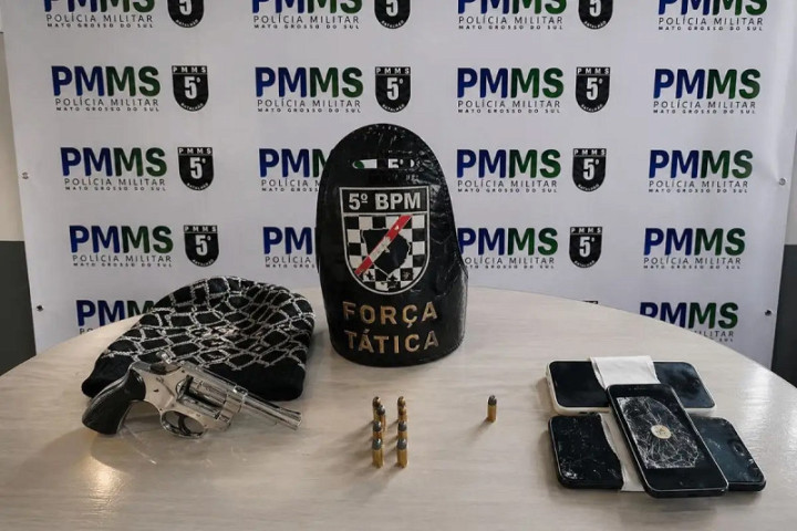 Arma e munições apreendidas com o grupo (Foto: divulgação/PMMS)