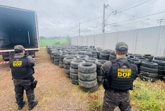DOF intercepta carreta com quase 3 mil pneus irregulares