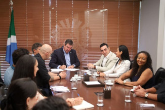 Governador assina autorização de concurso para professores - Foto: Álvaro Rezende/Governo do MS