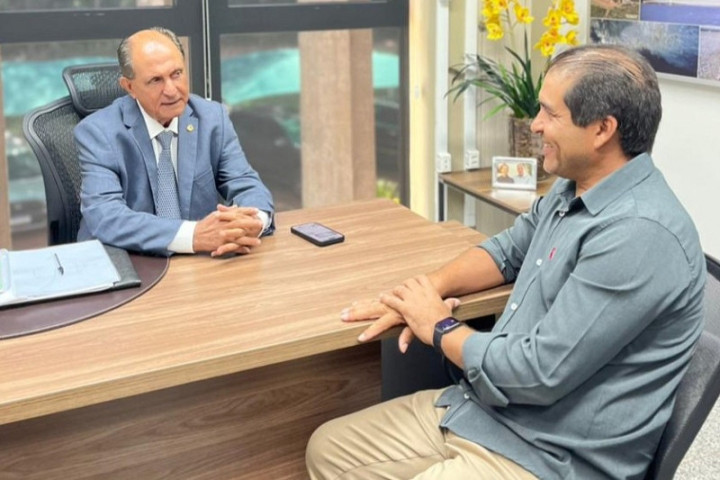 Souza teve encontro com o deputado Zé Teixeira na Alems (Foto: Assessoria/CMD)