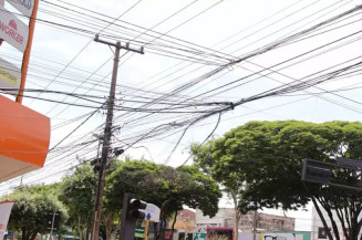 Prefeitura inicia fiscalização contra empresas por demora na retirada de fios fios soltos