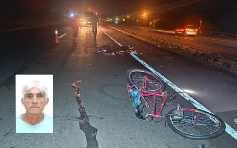 Corpo de José Carlos na rodovia e a bicicleta da vítima destruída; Fotos: Leandro Holsbach/Alerta Dourados