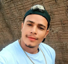 Gilson Ricardo Carvalho, de 36 anos, morreu após ser baleado na noite deste sábado (16) (Foto: Reprodução/ Redes sociais)