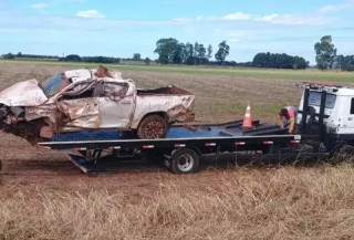 Veículo conduzido por Eliseu ficou completamente destruído. (Foto: Ponta Porã News)