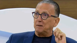 Filha de Galvão Bueno atualiza estado de saúde do narrador após cirurgia