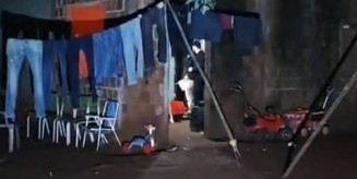 Equipe policial e da perícia estiveram na residência para investigar o crime - Foto: Sidnei Bronka/Reprodução