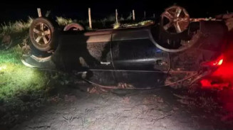 Perseguição termina com SUV destruído e mais de 1,5 tonelada de maconha apreendida