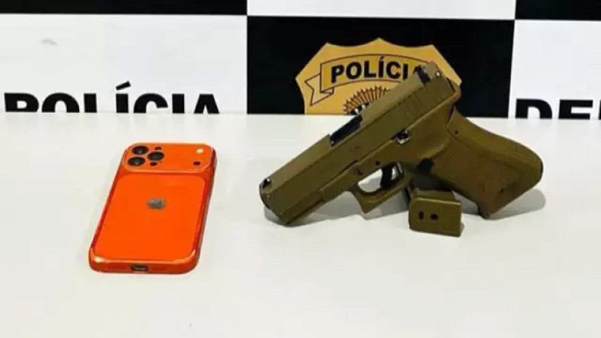 Arma e celular apreendidos com suspeito em Campo Grande (Foto: Divulgação | PCMS)