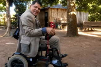 Cadeirante morre após ser atingido por caminhão da prefeitura em cruzamento de Costa Rica