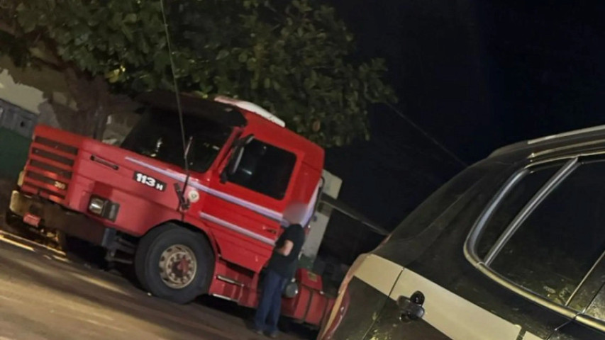O caminhão que havia sido furtado em Nova Alvorada. (Reprodução, PCMS)