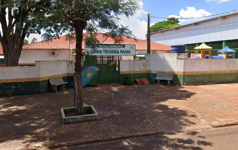 Fachada da Escola Municipal Sônia Teixeira Paiva, em Itaporã (Foto: reprodução Google)