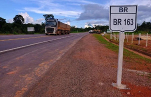 Motorista morre após caminhão atingir anta na BR-163 em Bandeirantes