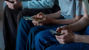 Reino Unido vai barrar redes sociais para menores de 16 anos e estuda toque de recolher digital