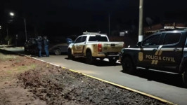 Equipes da Polícia Civil e perícia no local. (Reprodução, Jota FM)