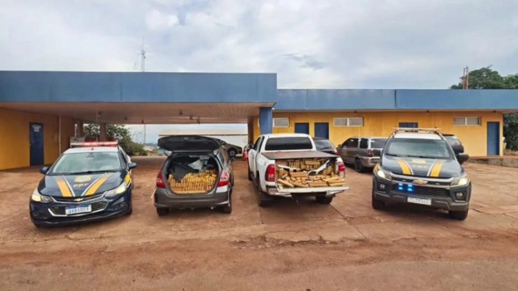 Veículos estavam lotados de drogas. (Foto: Antonio Coca, Ponta Porã News)