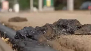 O material que veda os trilhos derrete com altas temperaturas. (Foto: Reprodução/Redes Sociais)
