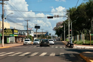 Trânsito de veículos em Dourados - Foto: Arquivo