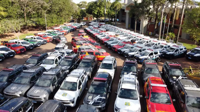 Novas viaturas estacionadas no pátio do Comando Geral da PM (Foto: Bruno Rezende)