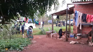 Quintal da casa de Carlos é periciado. (Foto: Marciano Cândia/Última Hora)