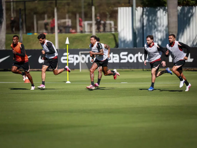 Jogadores do Timão participam de treino. (Foto: Rodrigo Gazzanel/Corinthians)