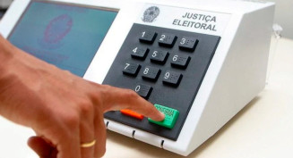 Justiça Eleitoral orienta eleitores sobre prazo para solicitar voto em trânsito nas Eleições 2026