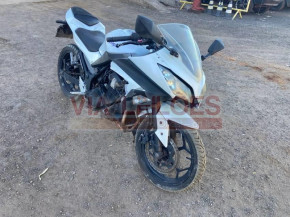 Kawasaki Ninja 300 branca, ano e modelo 2012/2013, aparece no lote 60 com lance inicial de R$ 2.960. (Foto: Reprodução processual)