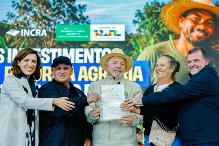 Visita de Lula ao Assentamento Itamarati, em Ponta Porã, marcou a entrega de títulos de propriedade e antecedeu a compra de nova área para reforma agrária em Mato Grosso do Sul. - Foto: Ricardo Stuckert/PR